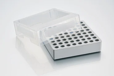 艾本德儲存盒 8 × 8, 可放置 64  個試管， 1  –  2  mL，3  件，高 53  mm，2  英寸，聚丙烯材料，可耐受最低 -86  °C，可高溫高壓滅菌，帶蓋子并具有數(shù)字字母標(biāo)識